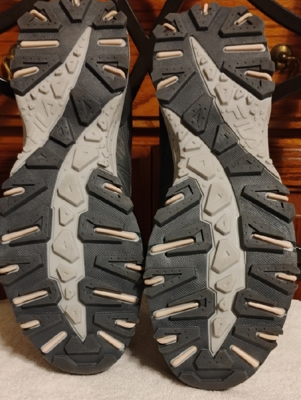 Women’s Fila At Peake Outdoor Sneakers Size 11 | Like New in Box - Picture 2 of 10